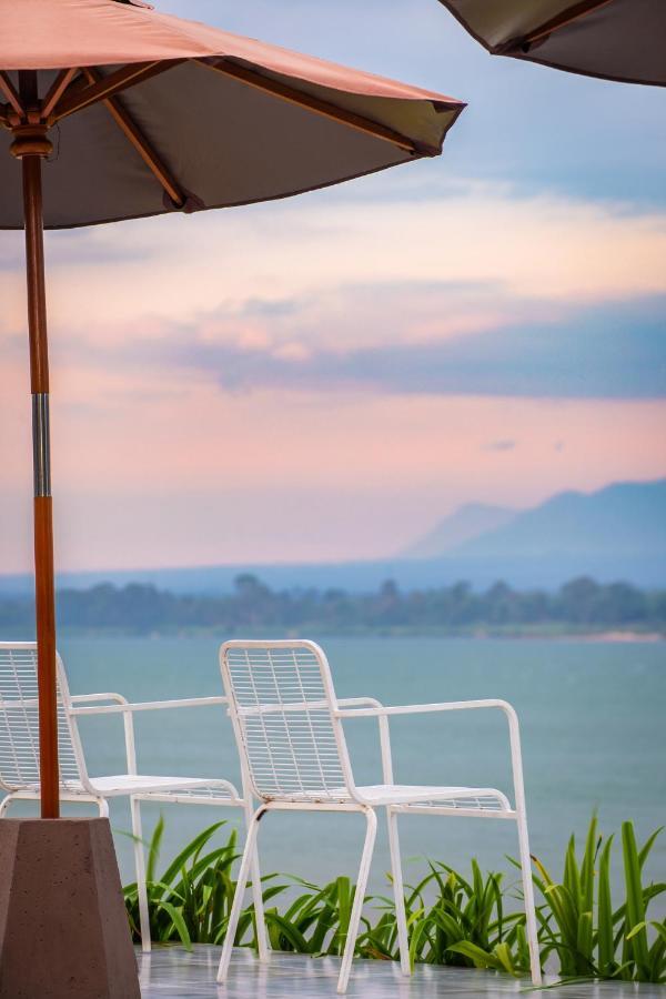 The Riviera Champasak Exterior foto