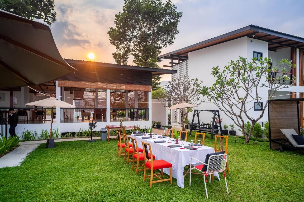 The Riviera Champasak Exterior foto